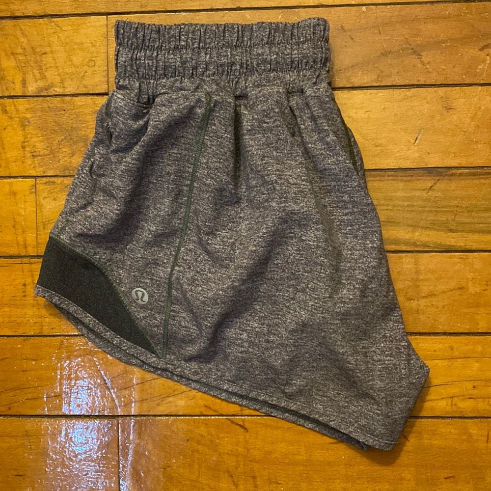 Lululemon Hotty Hot shorts size 4, 2.5”